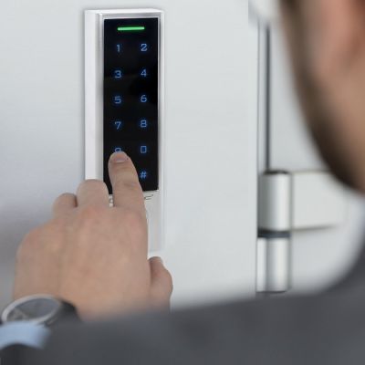 6. QOLTEC TITAN TOUCH CODE LOCK WITH FINGERPRINT READER | RFID | BT 4.0 | CODE | CARD | KEYRING | BELL | IP68