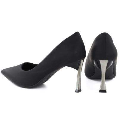 4. Black pumps with decorative heels Potocki NI41306