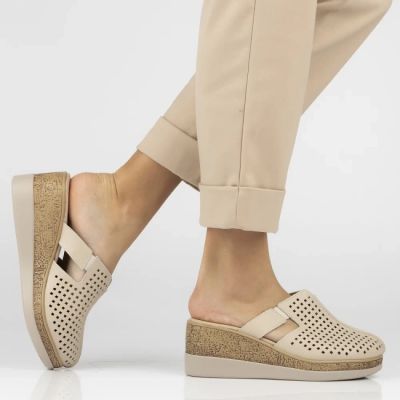 7. Leather wedge sandals with closed heel, beige, Filippo DK6818