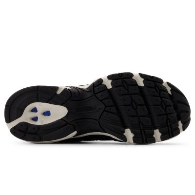 3. New Balance unisex sports shoes U530CRB