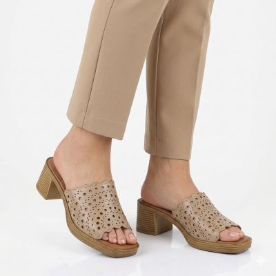 5. Women's openwork beige mules with a heel M.Daszyński MR2598-7