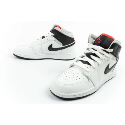 8. Nike Air Jordan 1 women's high-top sports shoes fashionable sneakers white black