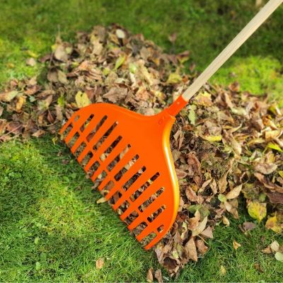 12. CLOG FREE GARDEN RAKES THAT DO NOT BUG LEAF