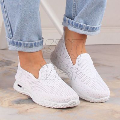 5. Vinceza W JAN190B sports shoes, white