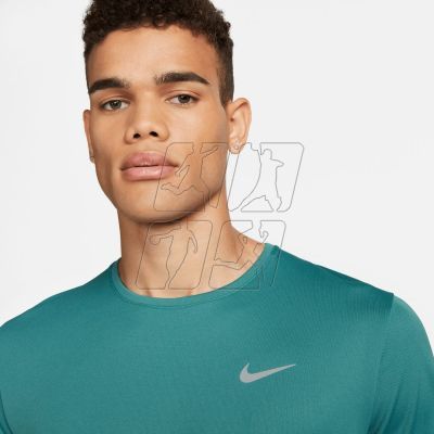 3. T-shirt Nike Dri-FIT UV Miler M DV9315-379