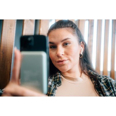 6. Verbatim Charge 'n' Go Lithium Polymer (LiPo) 10000 mAh Wireless Charging Green