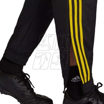 7. adidas Manchester United FC Icon Woven Pant M GR3878