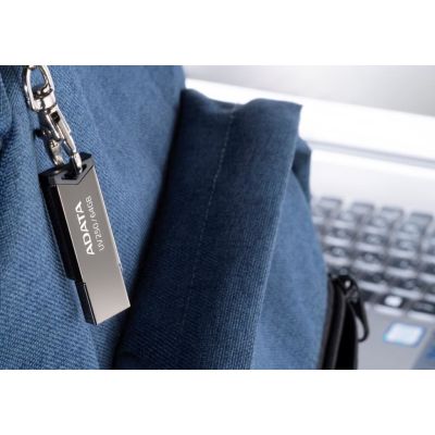 6. Flash drive ADATA UV250 AUV250-32G-RBK (32GB; USB 2.0; silver)
