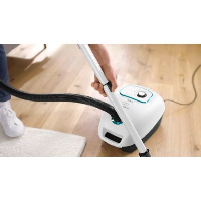 18. Bosch Series 4 BGB41HYG1H Bagged Vacuum Cleaner (600W; White)