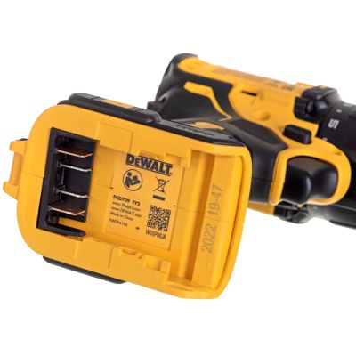 17. Combo Tool Kit 18V 2x4.0Ah DCK2062M2T DEWALT