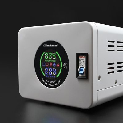 7. QOLTEC Automatic Voltage Stabilizer AVR 5000VA