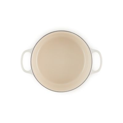 6. Le Creuset Signature Roaster Round Meringue Pan 26cm