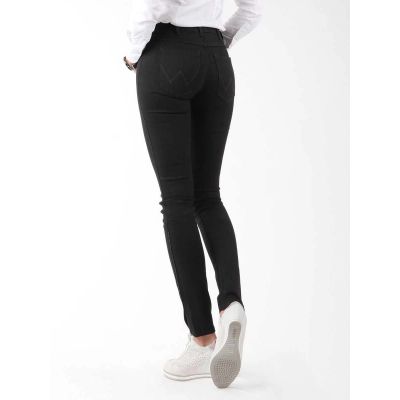 6. Wrangler® Corynn Perfect W jeans W25FCK81H