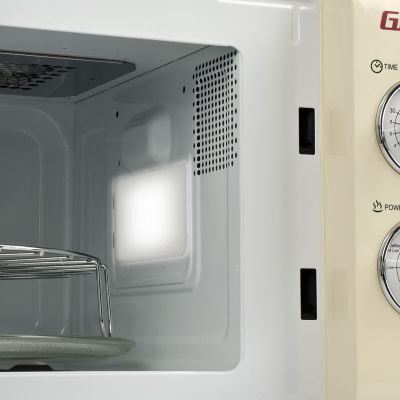 5. Girmi FM2105 Microwave Oven, Cream
