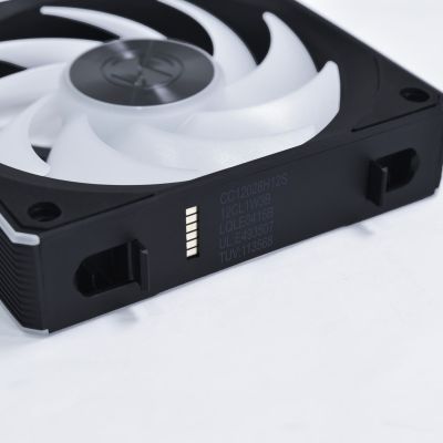 10. Lian Li UNI FAN CL Wireless Fan, 3-pack - 120mm
