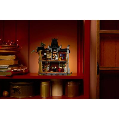 19. LEGO Icons 11383