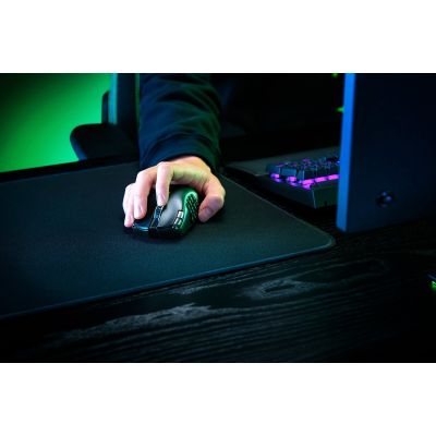 7. Razer Naga V2 HyperSpeed Gaming Mouse RF Wireless + Bluetooth Optical 30000 DPI