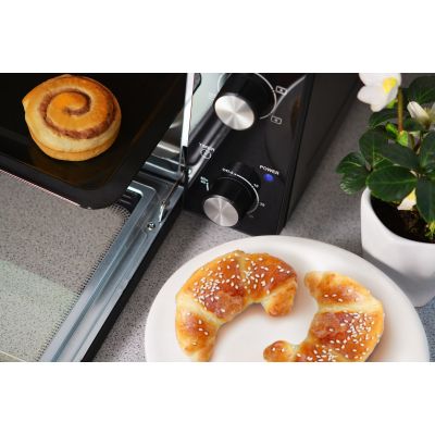 2. Blaupunkt EOM601 Mini Oven (Knob; 1800W; Black)