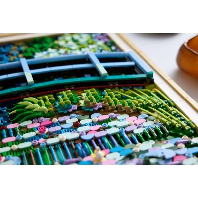 12. LEGO Art 31220 - Claude Monet: Bridge over the Lily Pond