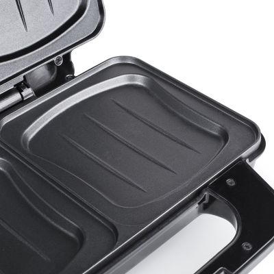 3. Tristar SA-3060 Toaster (900W black and silver)