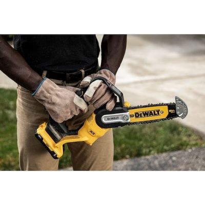 6. DeWALT DCMPS520P1-QW electric hedge trimmer