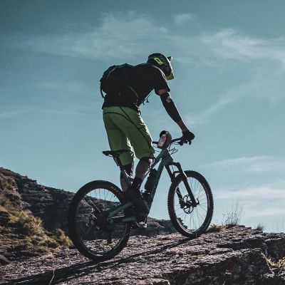 6. Wozinsky Bike Handlebar Bag with Phone Case 1L Black (WBB16BK)