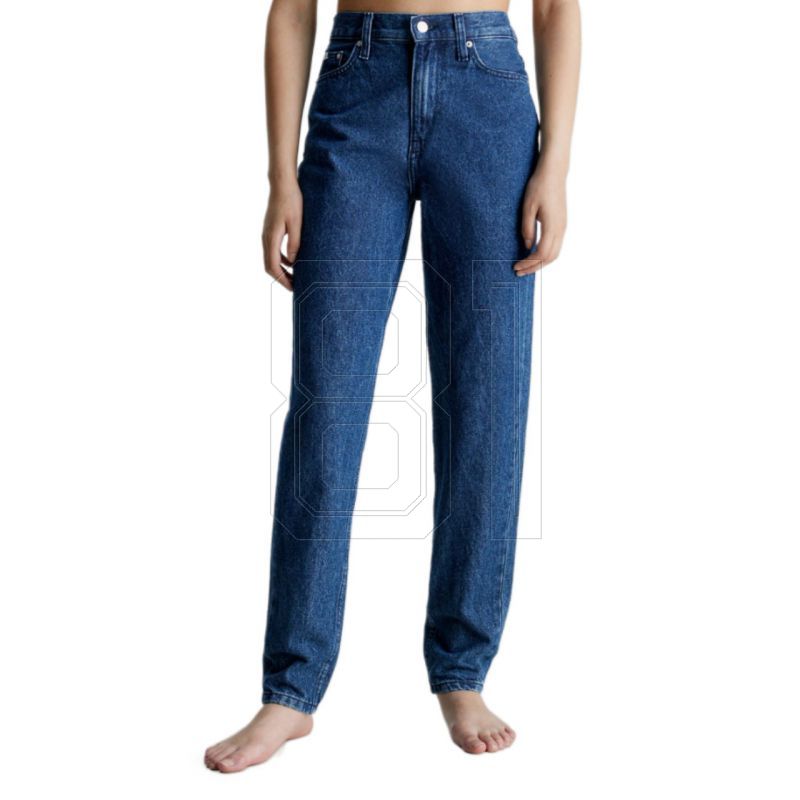 7. Calvin Klein Jeans Mom Fit W jeans 