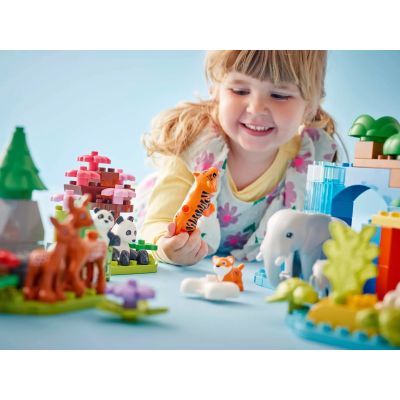 17. LEGO DUPLO TOWN 10446 Wild Animal Families 3in1