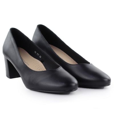 9. Women's black low-heel pumps Sergio Leone PB177