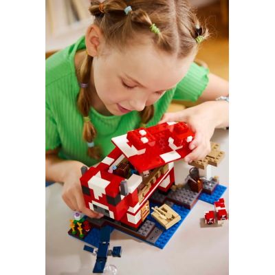 9. LEGO MINECRAFT 21270 Mushroom Cow House