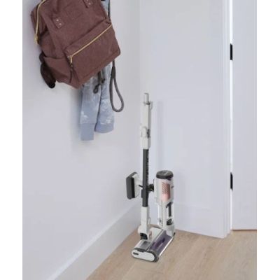 16. SHARK Cordless LED Vacuum Cleaner IW1611EU