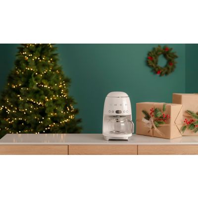 57. Smeg DCF02CREU Manual Drip Coffee Maker 1.4 l