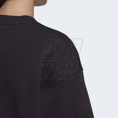 8. Sweatshirt adidas Originals TRF Crew Sweat W FM3272