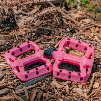 2. FUNN TAIPAN S pedals pink