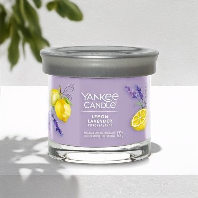 2. Small Candle LEMON LAVENDER YANKEE
