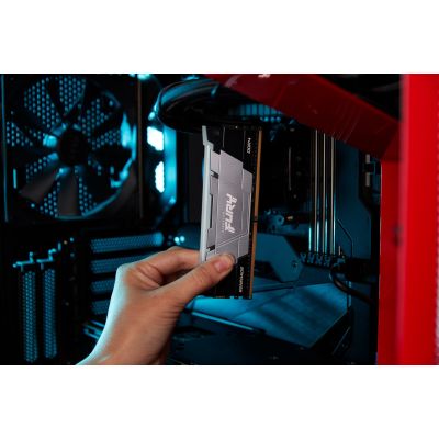12. KINGSTON DDR4 16GB 3200MT/s CL16 DIMM FURY Renegade RGB