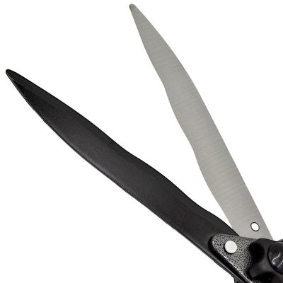 25. Hedge trimmer with wavy blade 65cm Kinzo