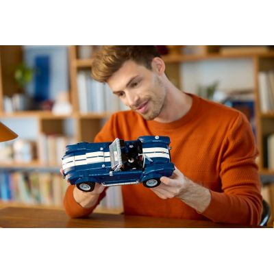 8. LEGO ICONS 10357 Shelby Cobra 427 S/C