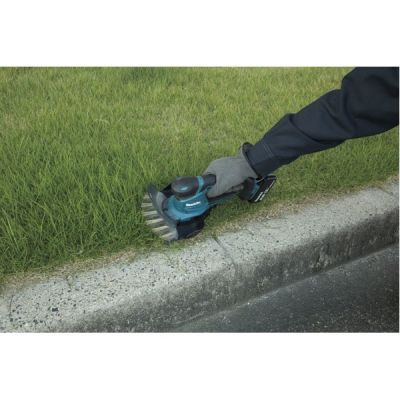 6. MAKITA DUM604ZX Cordless Grass Shears