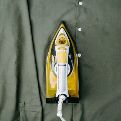 14. Adler CR 5029 steam iron (2400W; yellow)