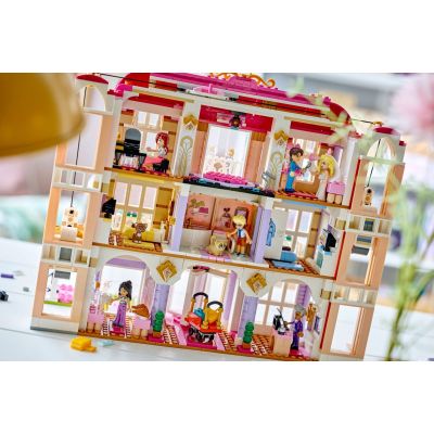 32. LEGO Friends 42704 - Heartlake City Grand Hotel