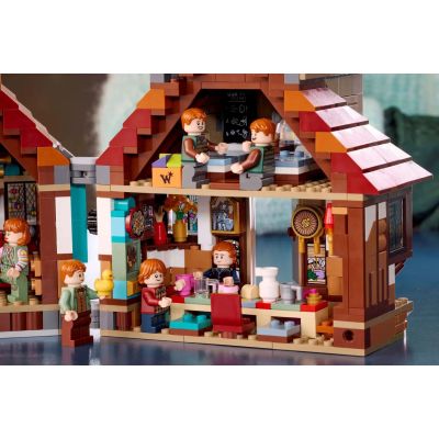 7. LEGO Harry Potter 76437 - The Burrow - Collector's Edition
