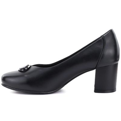 8. Black leather pumps with a block heel, Potocki JE19511