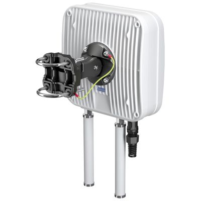 8. QuWireless QuMax Directional PoE/LAN Antenna 6 dBi