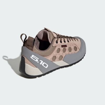 6. Adidas JR3876_590 Sports Shoes Grey