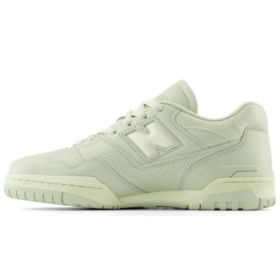 8. New Balance unisex BB550MCC shoes