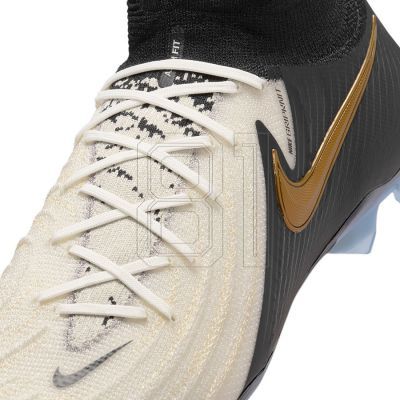 8. Nike Phantom Luna II Elite M FJ2572-100 football boots