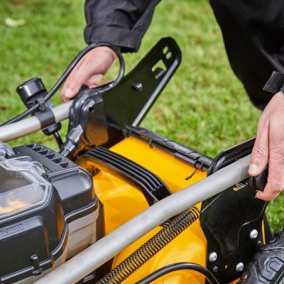 5. DeWalt DCMW564P2-QW Brushless Lawn Mower (480 mm)