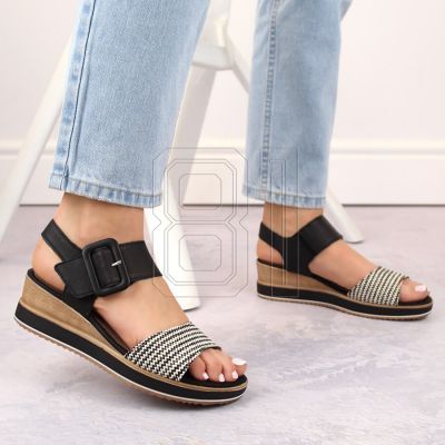 8. Leather wedge sandals Remonte W RKR646