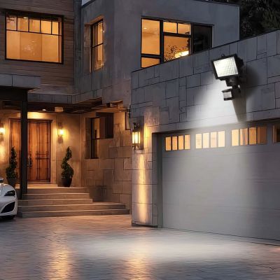 10. MACLEAN SOLAR LED FLOODLIGHT WITH SENSOR IP44 MCE442